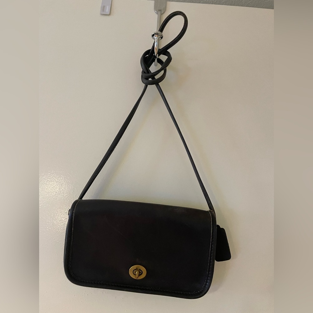 Coach Vintage Dinky Black Leather Bag Crossbody #0323-959 made in the USA.